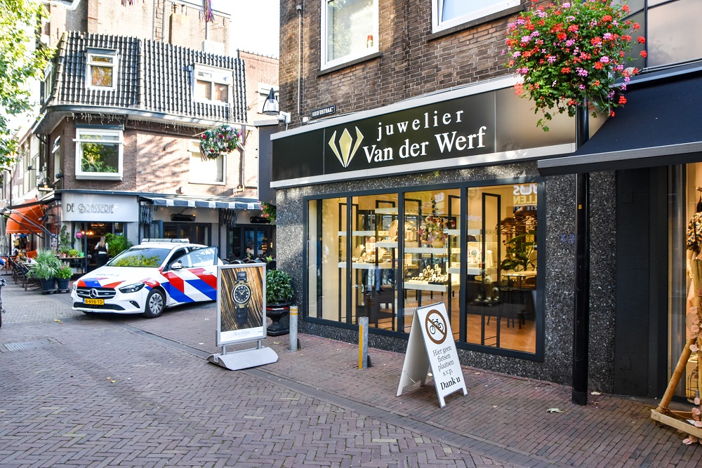 Overval op juwelier, dader snel aangehouden door agenten