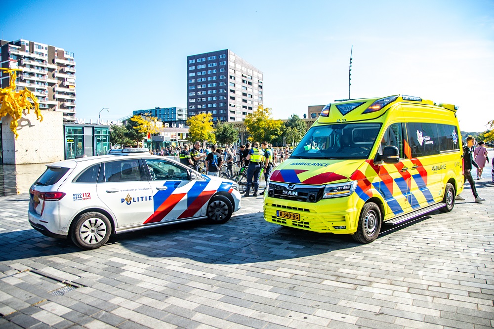 Bestuurder van fatbike rijdt kind aan op plein