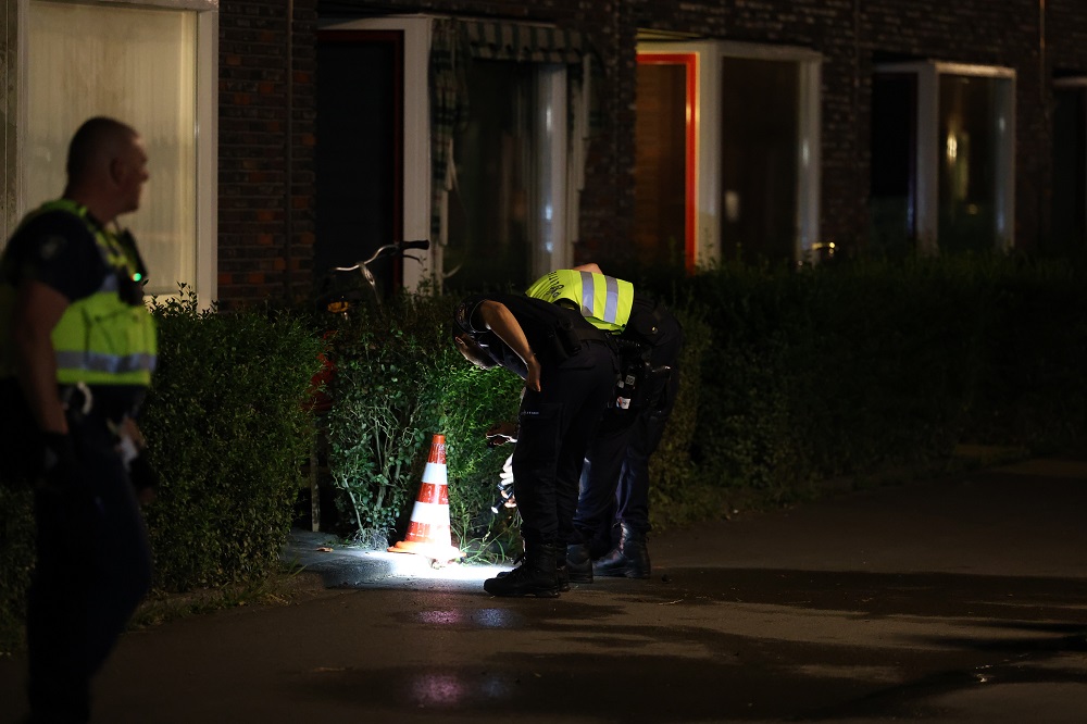 Brand uitgebroken na explosie bij woning