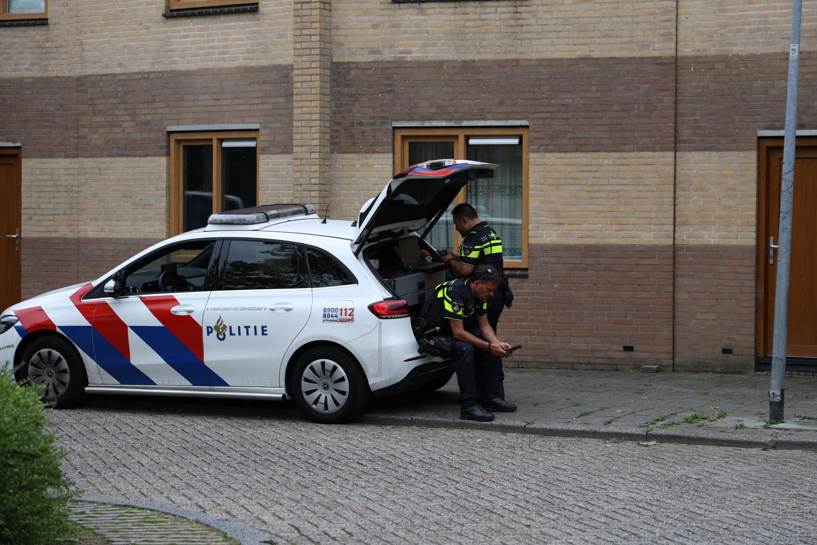 Baby overleden in woning, politie start onderzoek