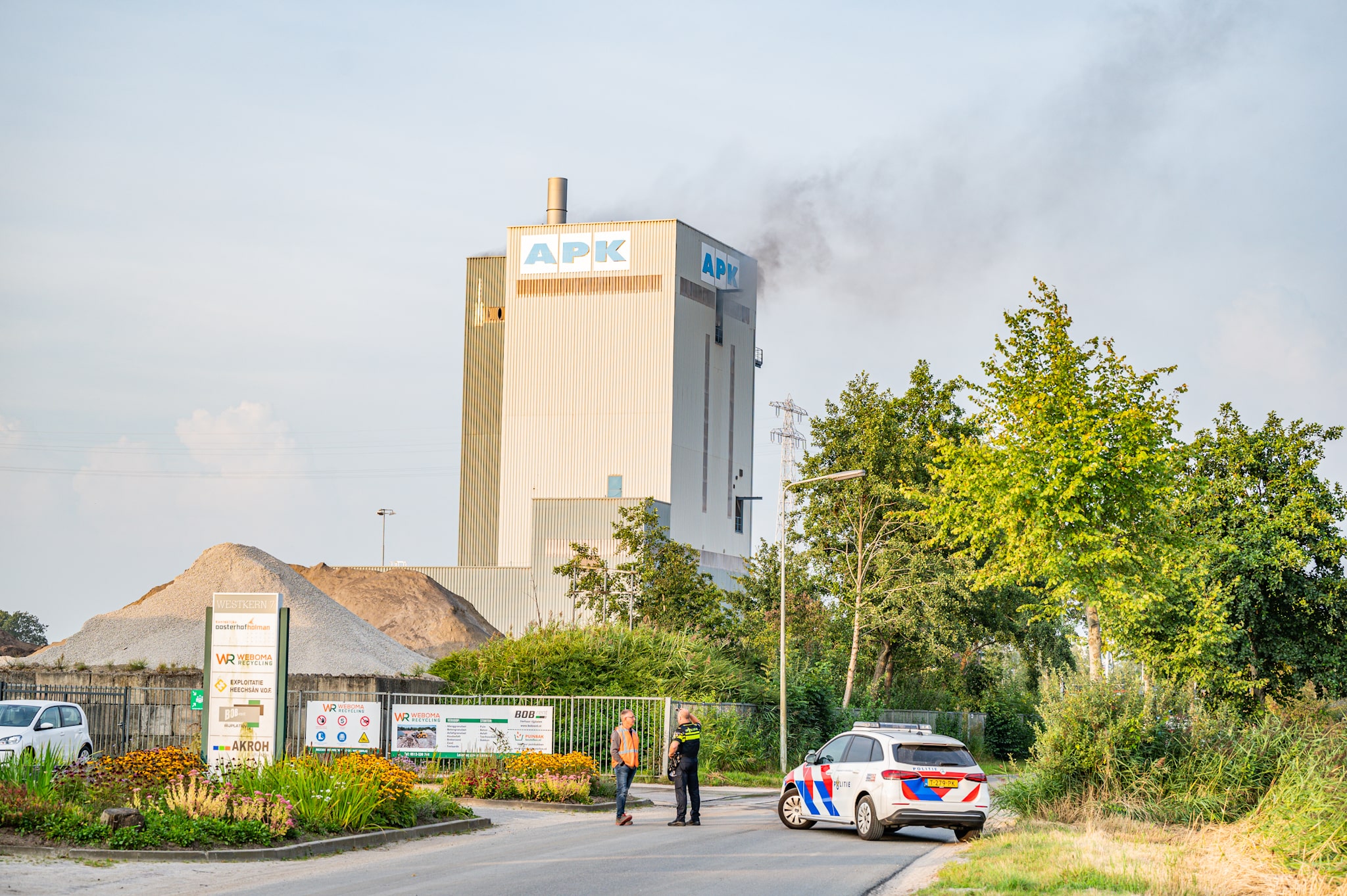 Brand in mengtoren van asfaltcentrale