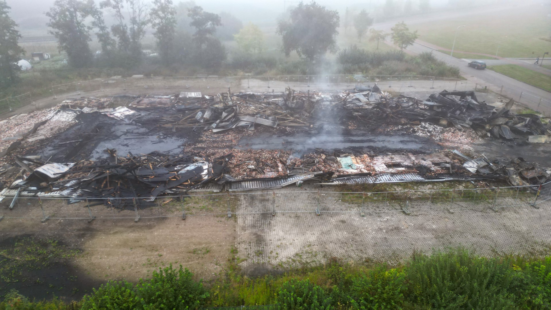 Grote brand verwoest slooppand in Hoogeveen