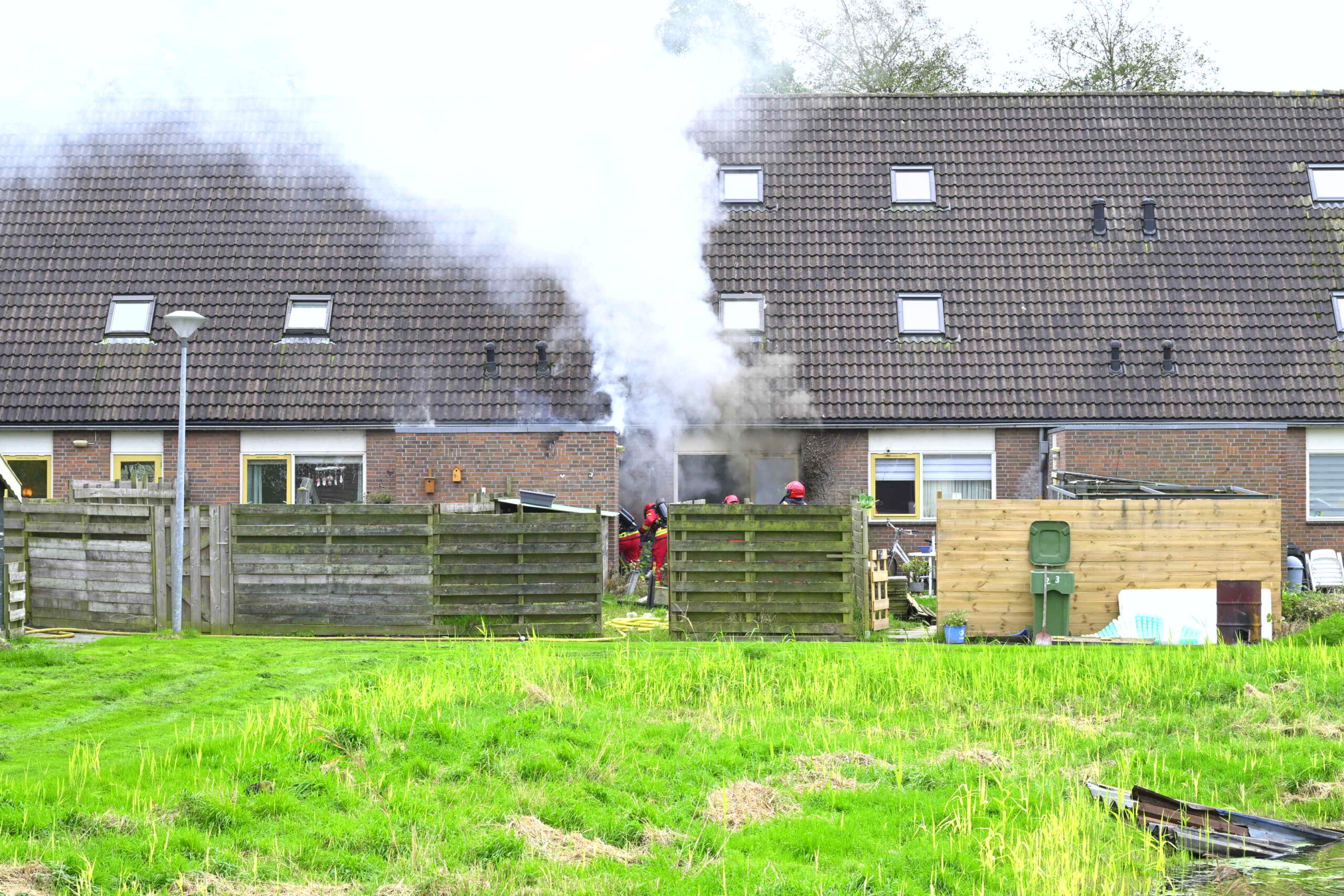 Huisdieren overleden na woningbrand, kind alleen in woning