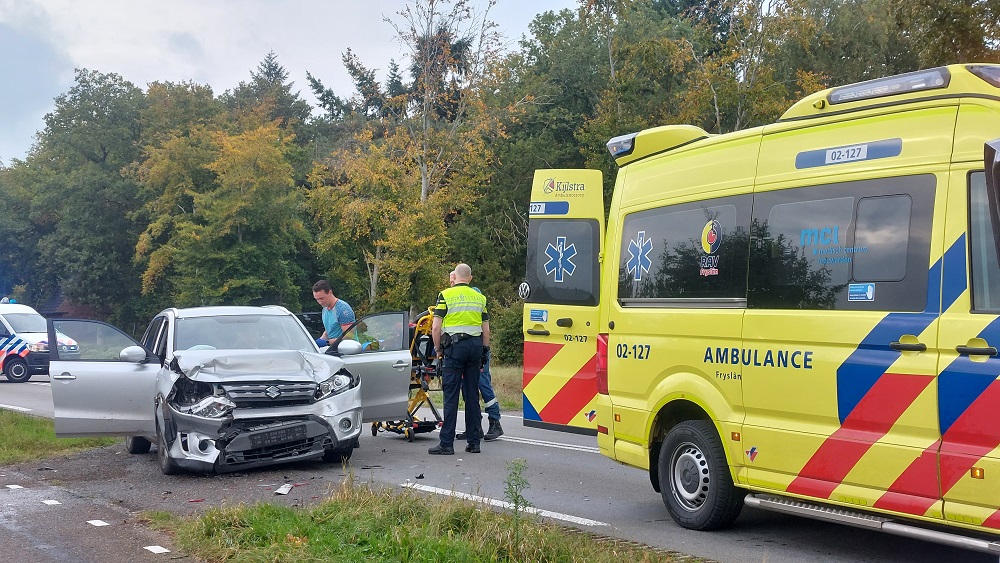 Automobilist bekneld na ongeval, trauma helikopter opgeroepen