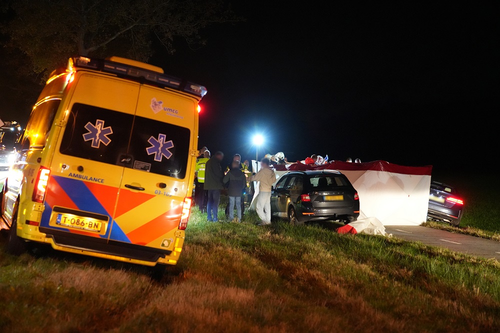 Auto te water, bestuurder zwaargewond