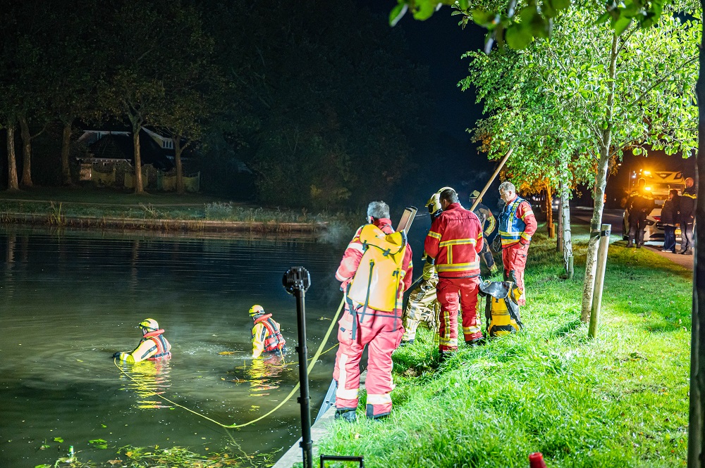 VIDEO: Zoekactie door rood lampje in het water