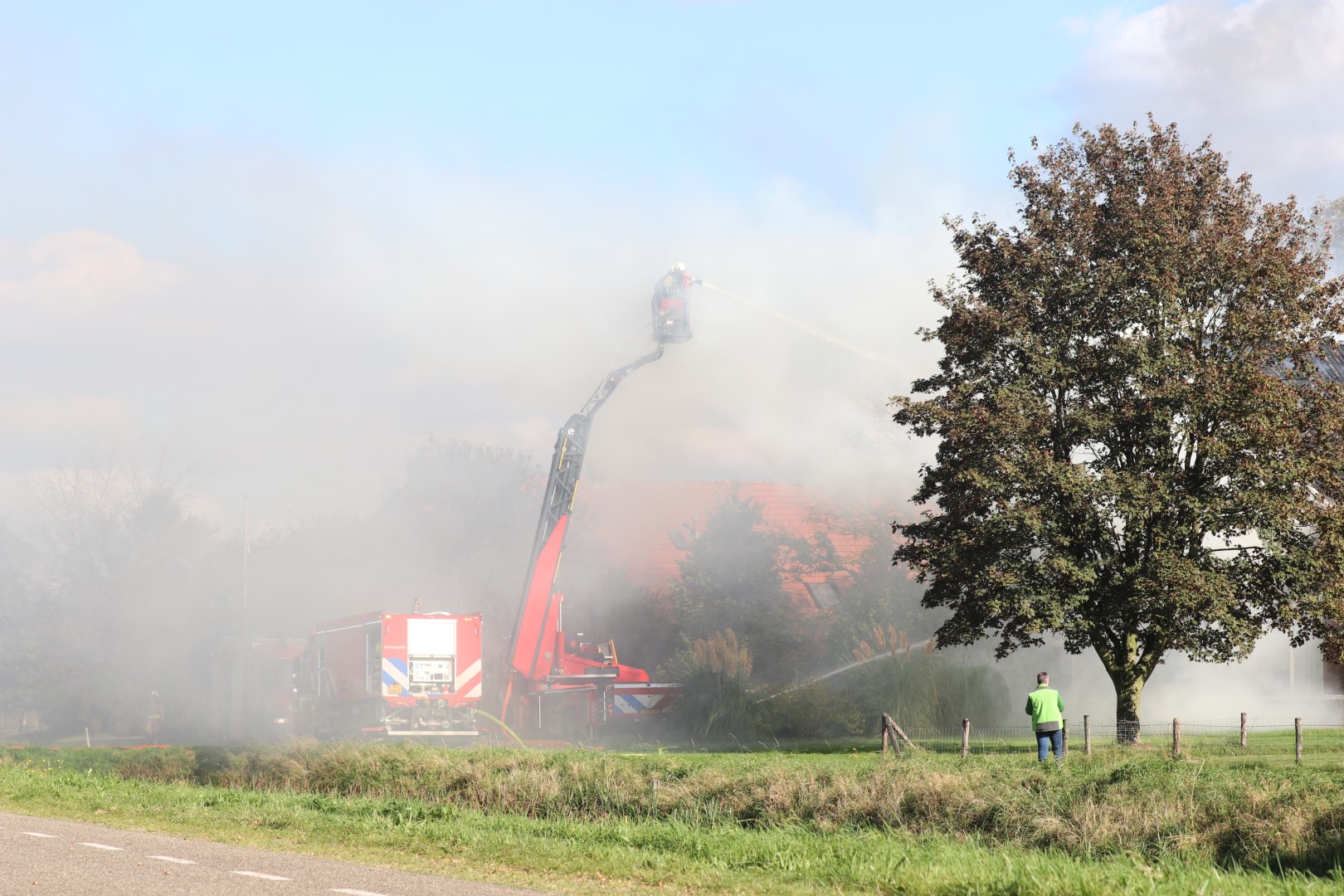 Grote brand in woonboerderij