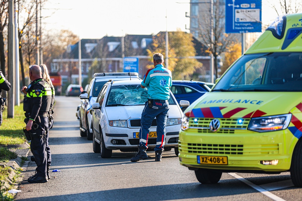 Fietser zwaargewond na aanrijding met auto