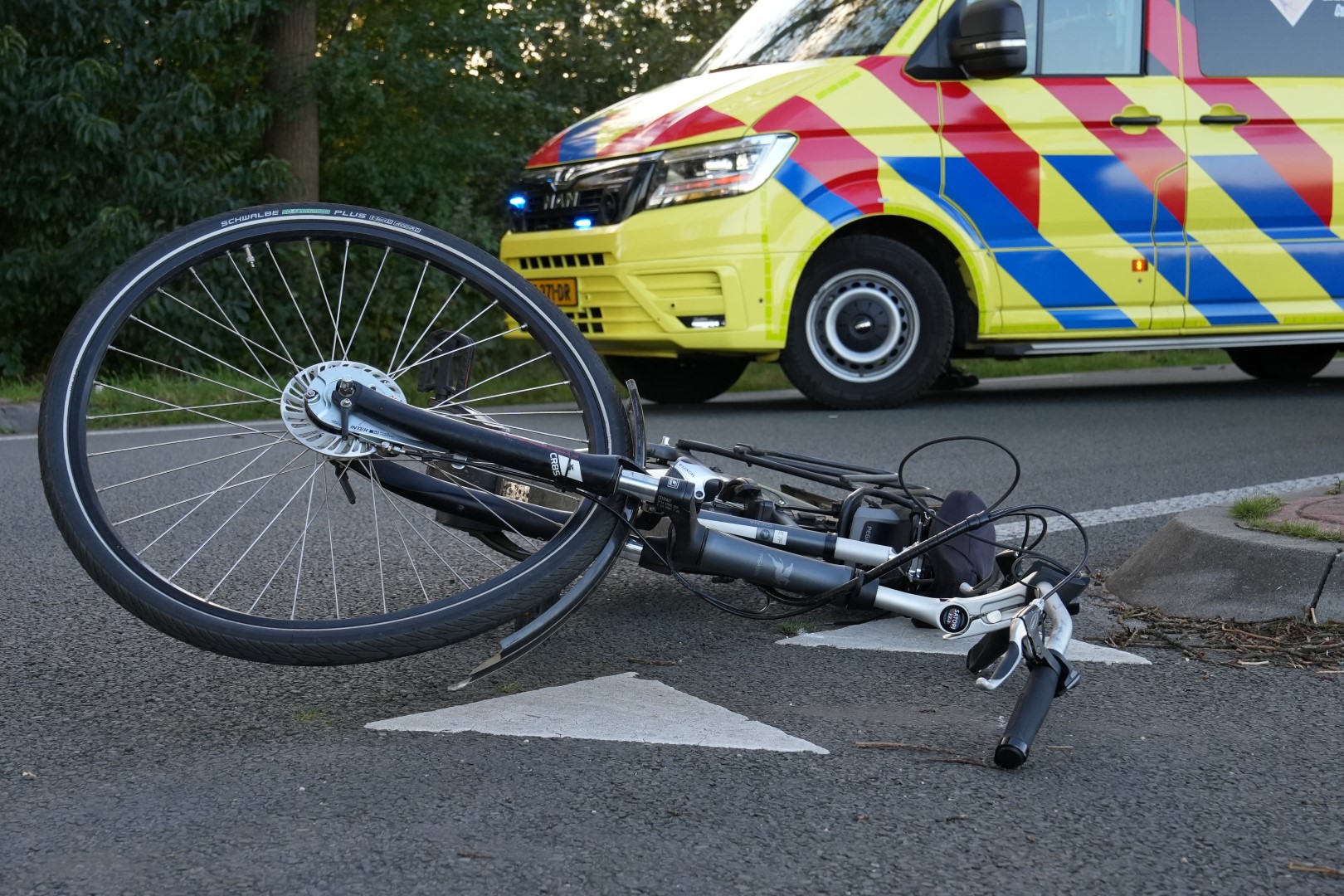 Fietsster gewond na botsing met auto bij oversteekplaats