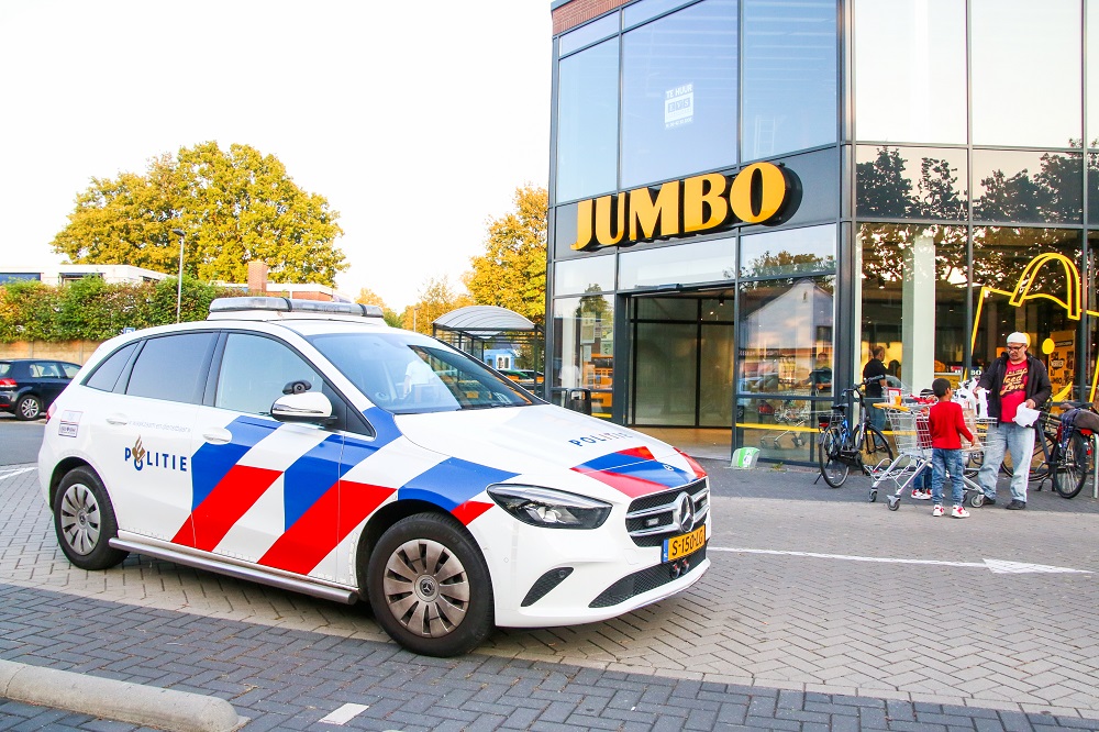 Politie zoekt getuigen van geweldsincident bij supermarkt in Emmen