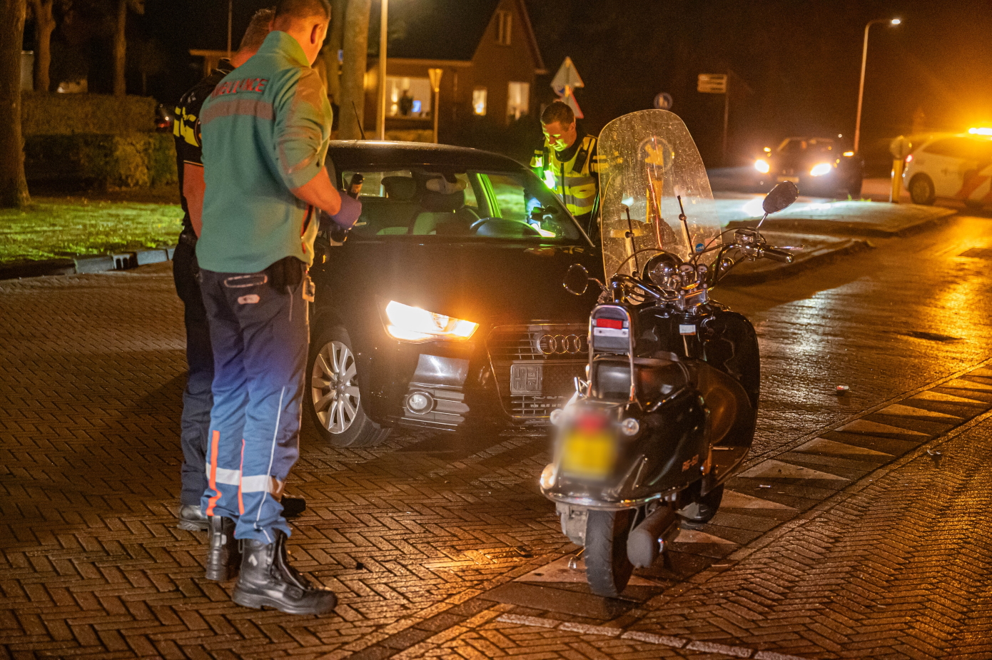 Scooterrijdster in botsing met auto