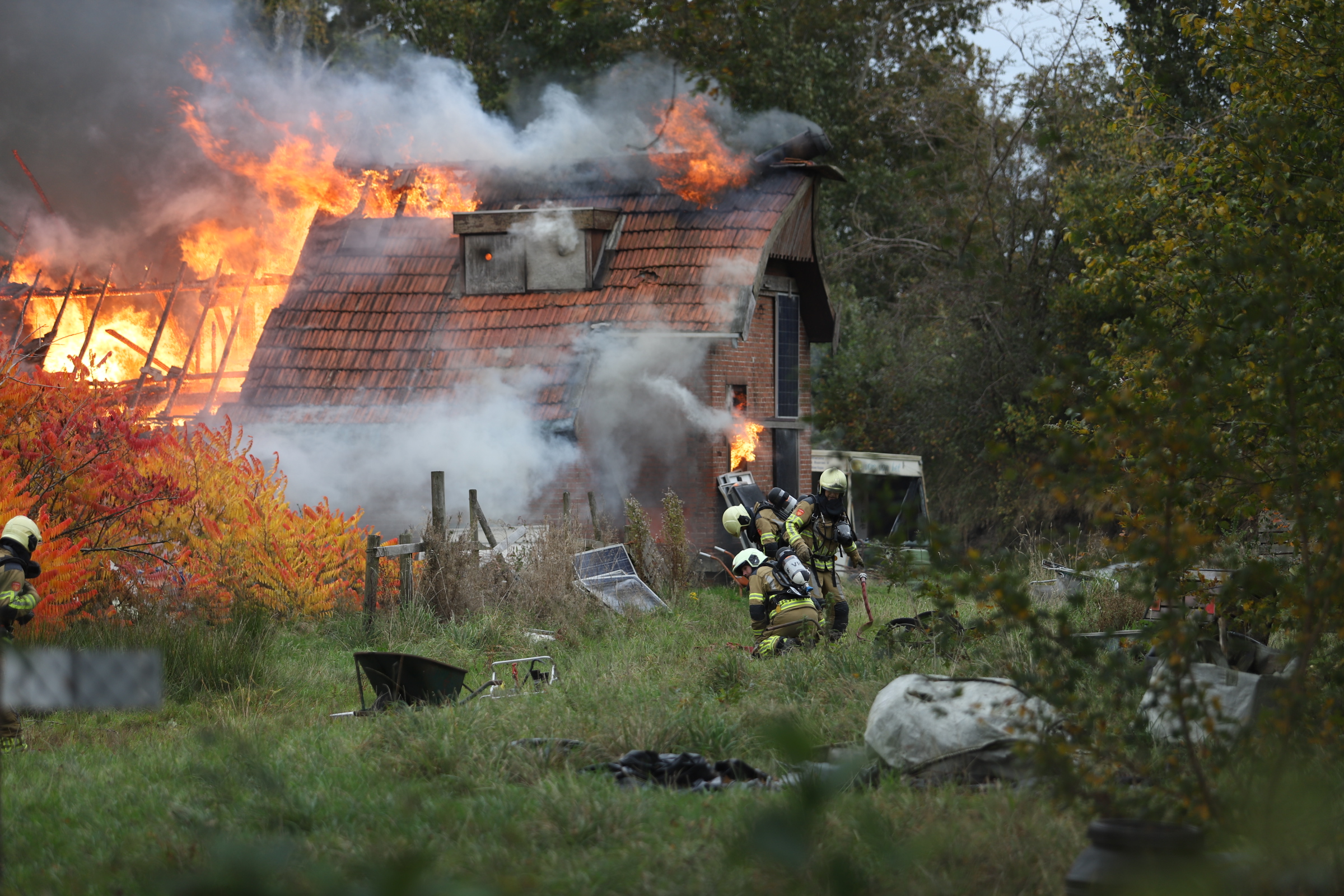 Grote uitslaande brand in sloopwoning