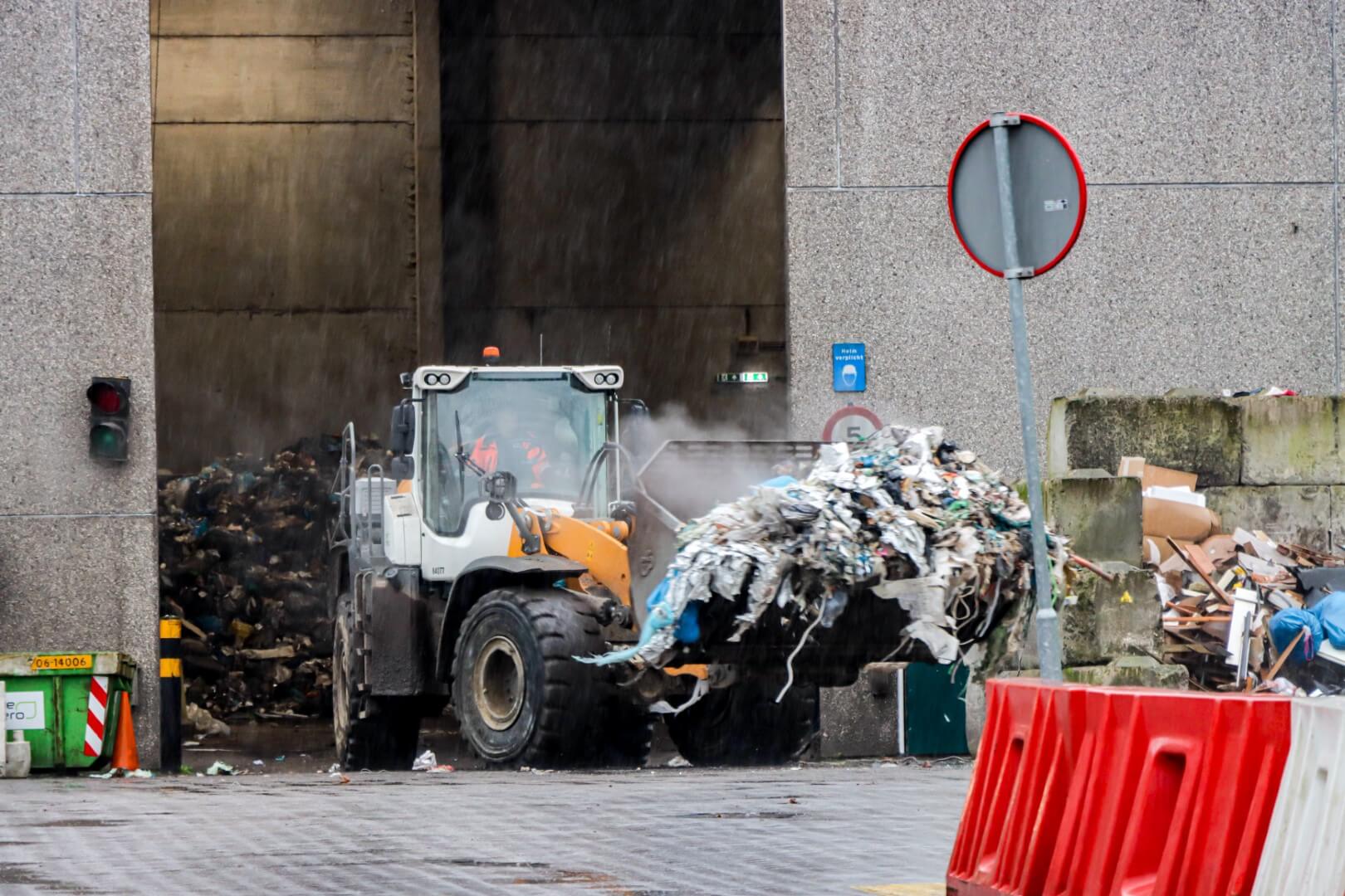 Afvalbrand bij recyclingsbedrijf