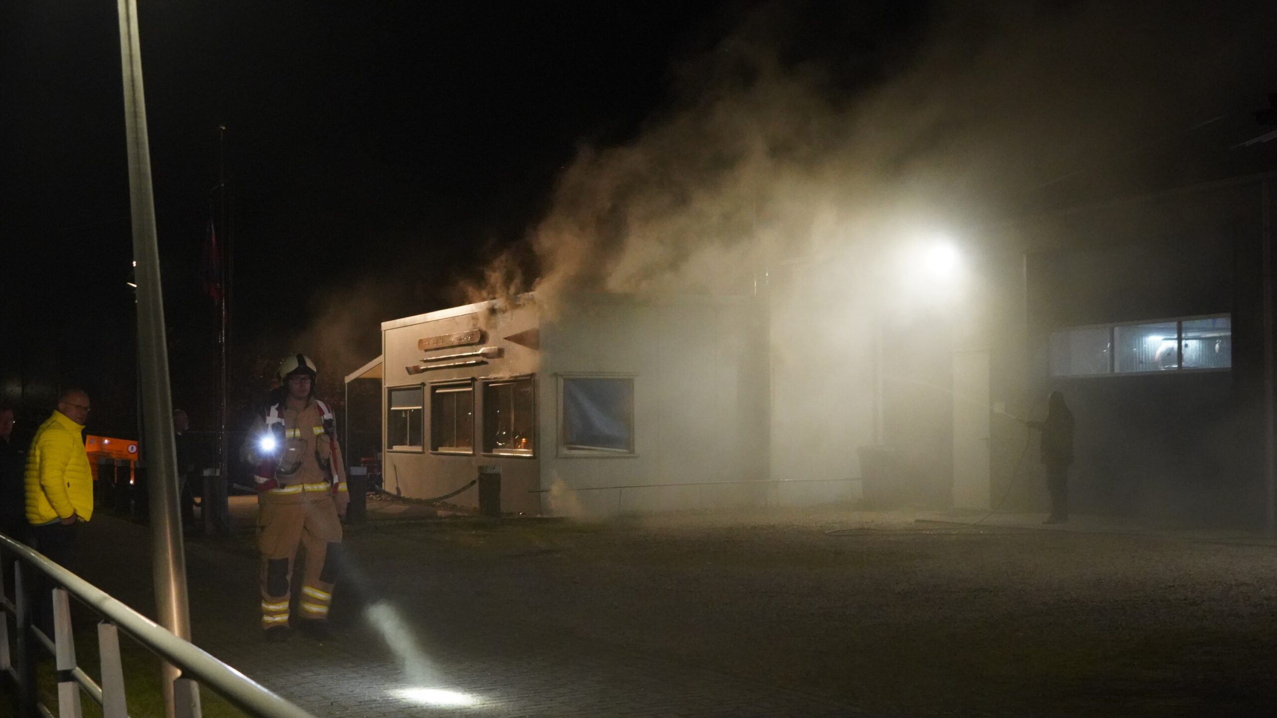 Flinke rookontwikkeling bij brand in verenigingsgebouw