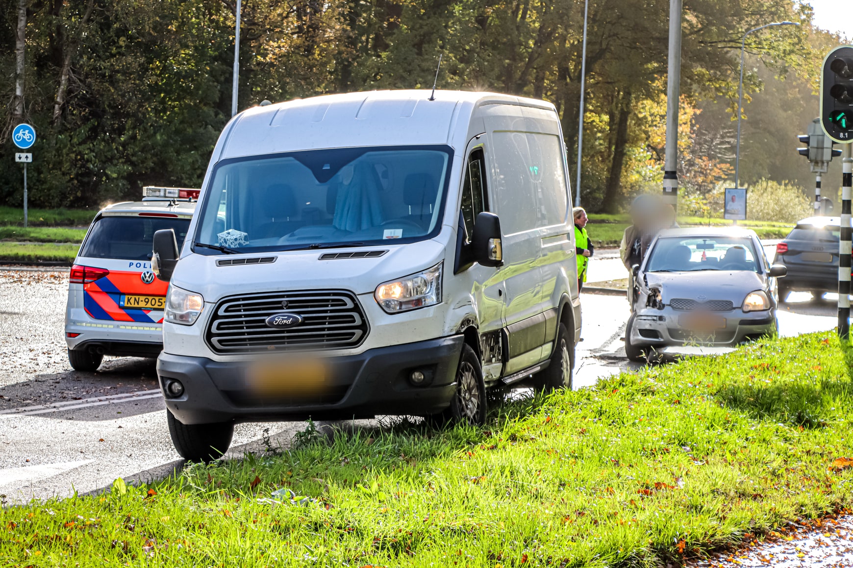 Opnieuw botsing op kruispunt tussen auto busje