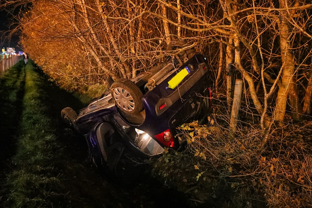 Auto aangetroffen in sloot, bestuurder spoorloos