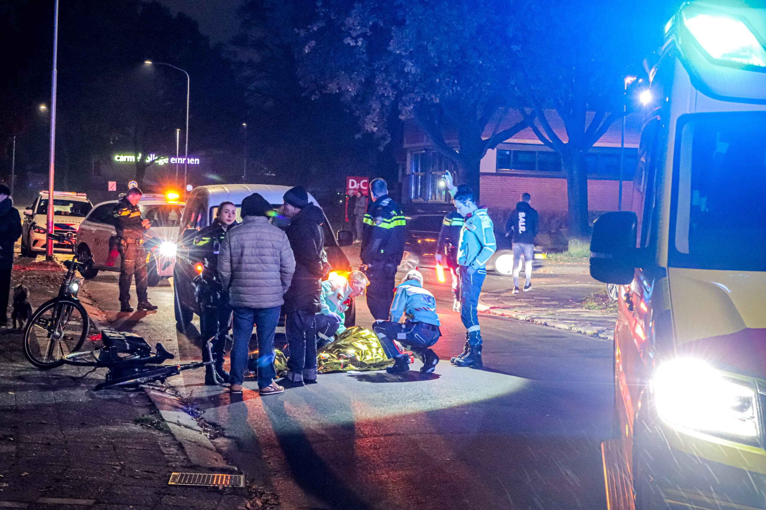 Fietser gewond na aanrijding met bezorgauto