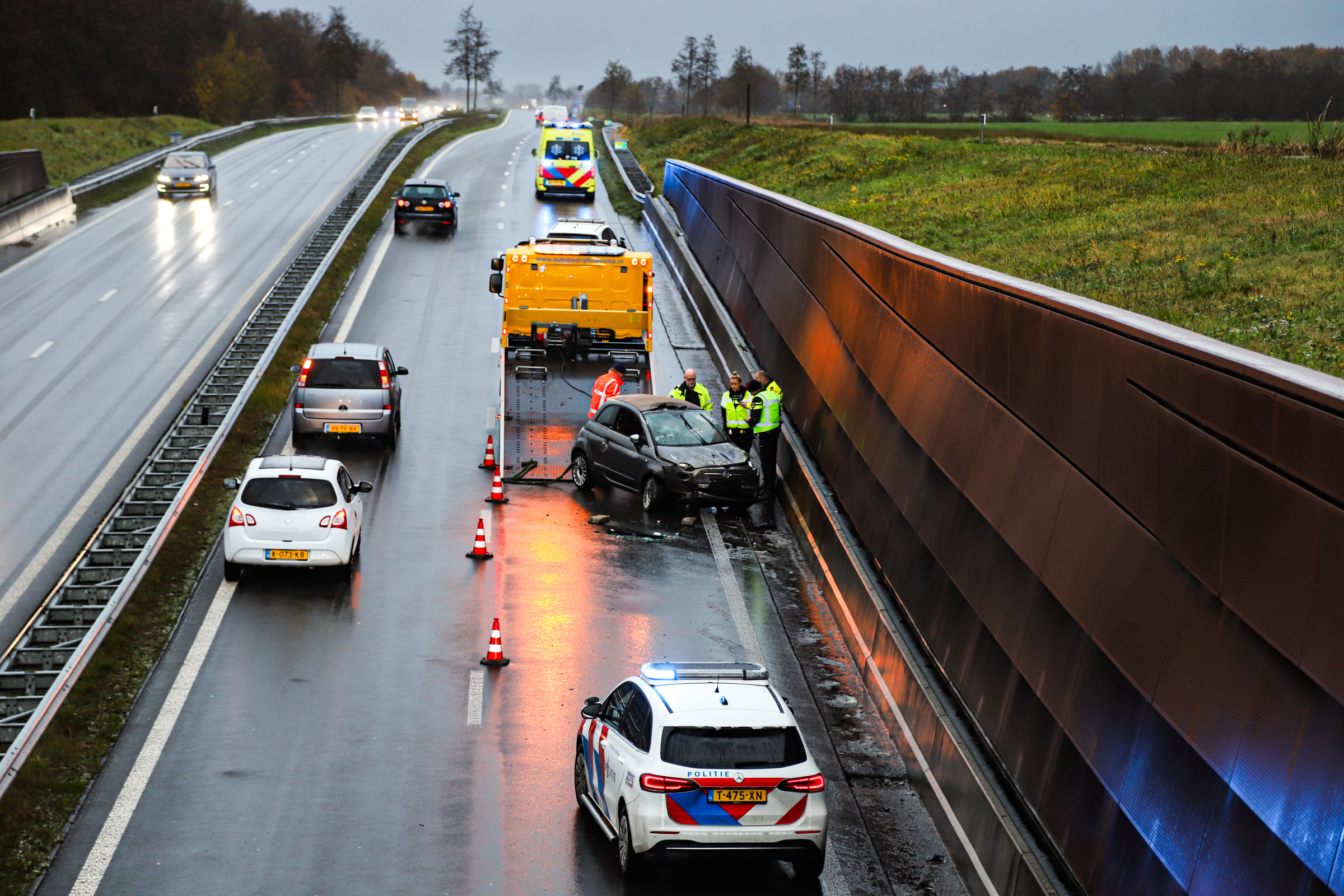 Automobilist gewond na ongeval in tunnelbak