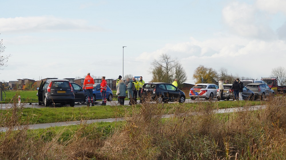 Veel schade na kettingbotsing met vijf auto’s