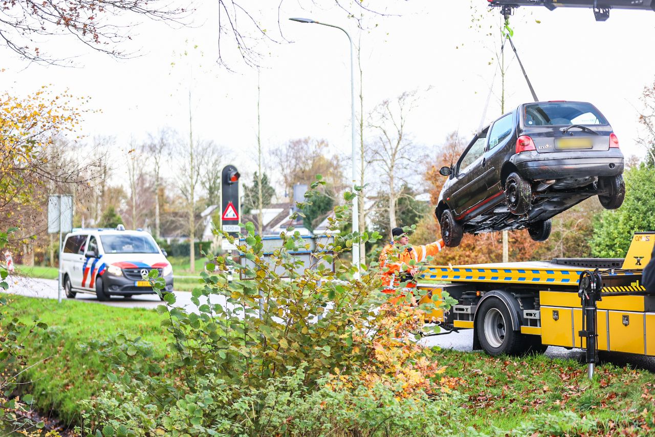 Vier inzittenden van auto slaan op de vlucht na ongeval