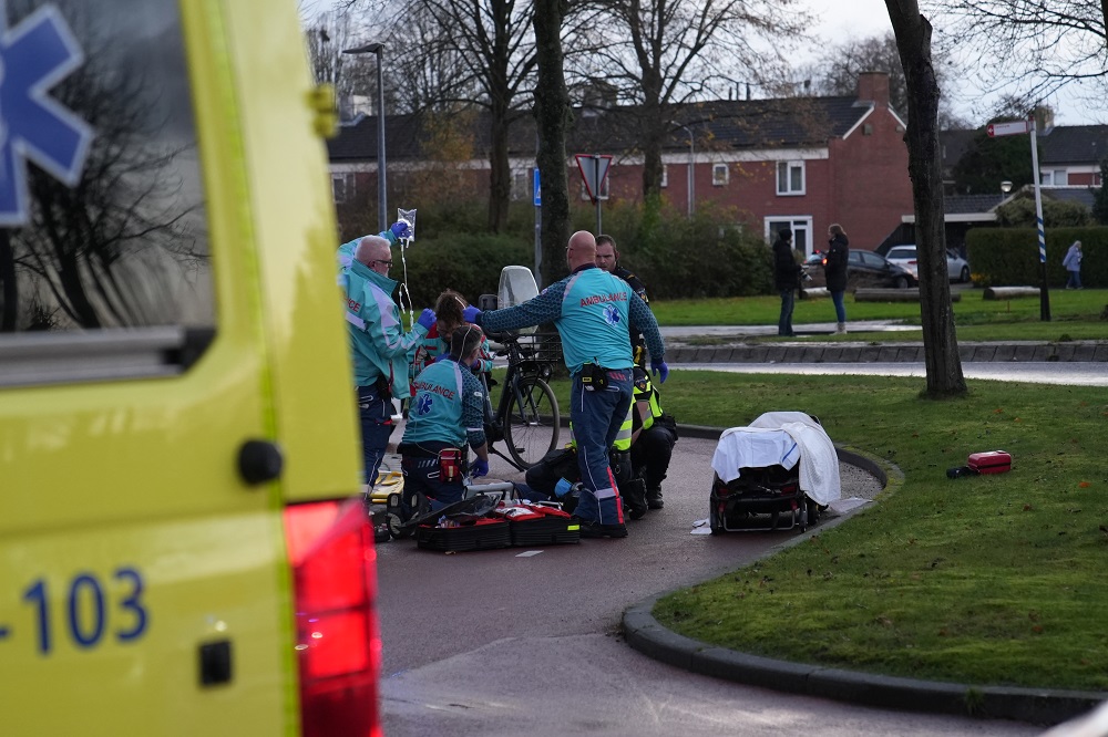 Traumahelikopter geland voor zwaargewonde op fietspad