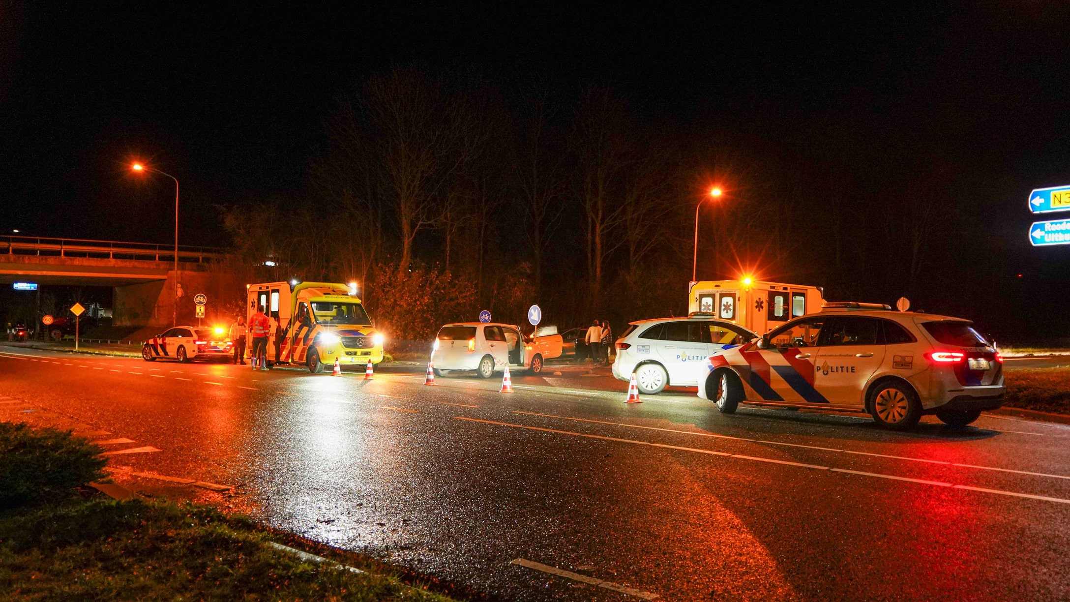 Twee voertuigen in botsing op kruising