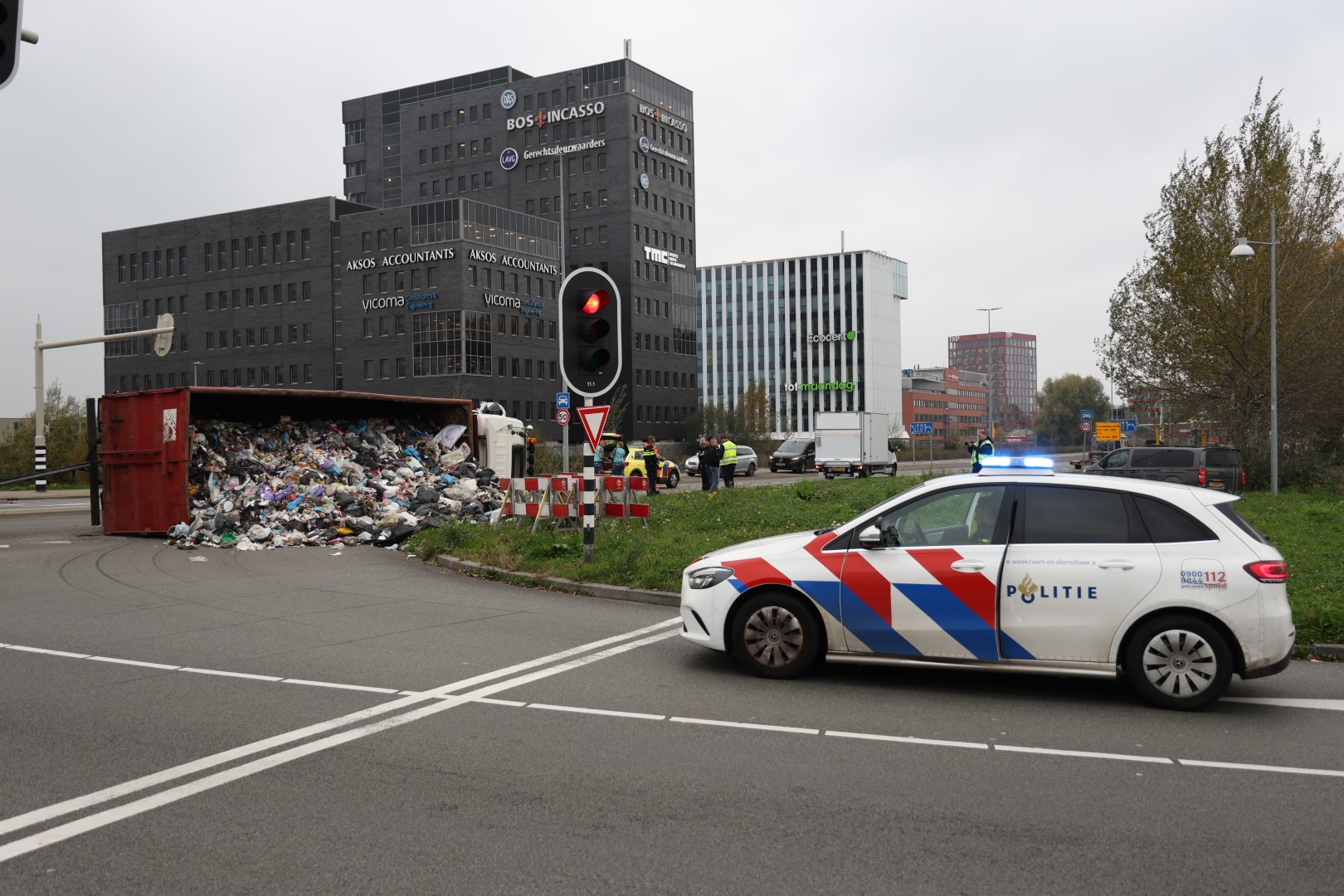 Gekantelde vrachtwagen veroorzaakt vertraging