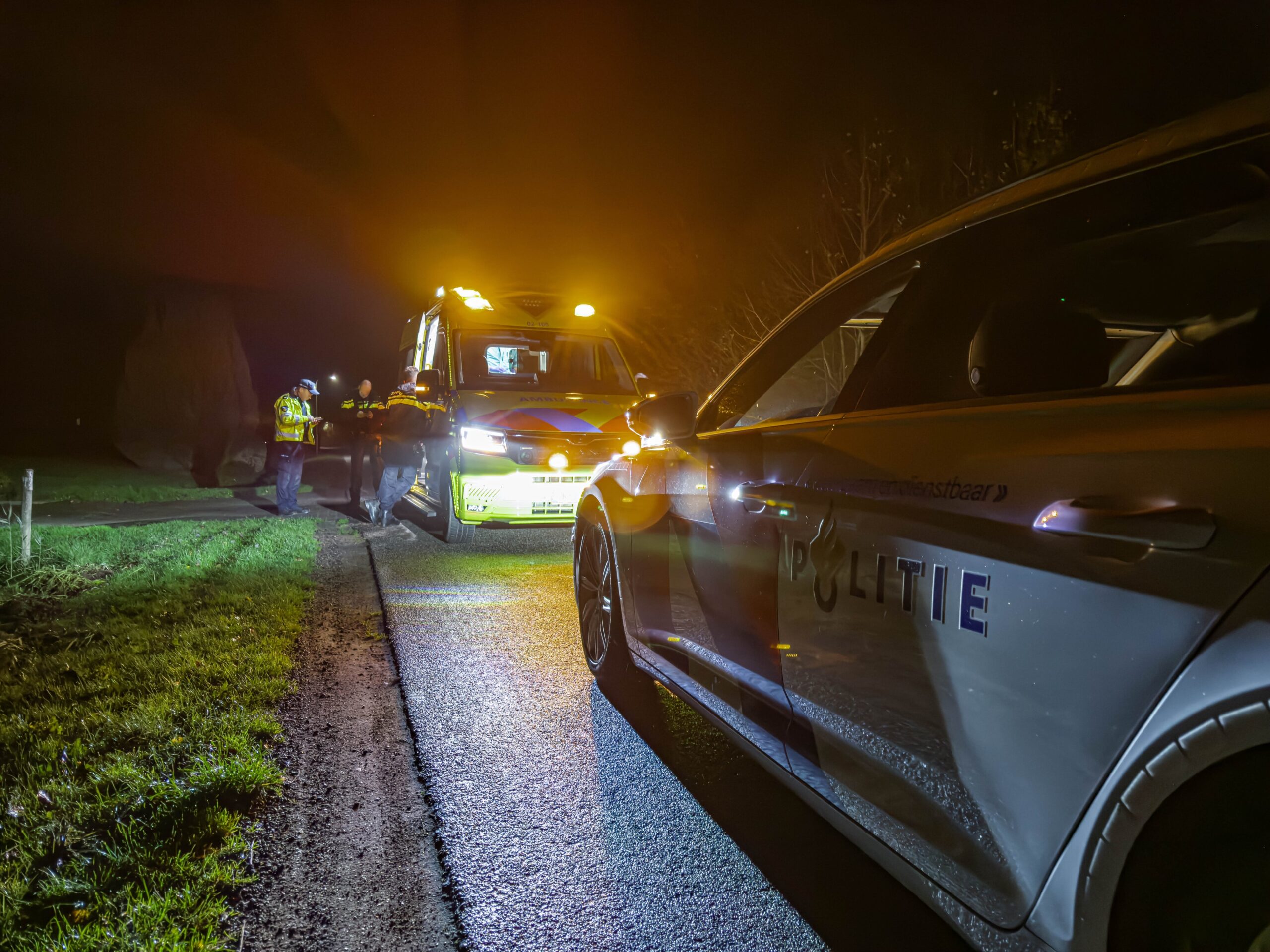 Fietser rijdt sloot in nadat hij van de weg wordt afgedrukt