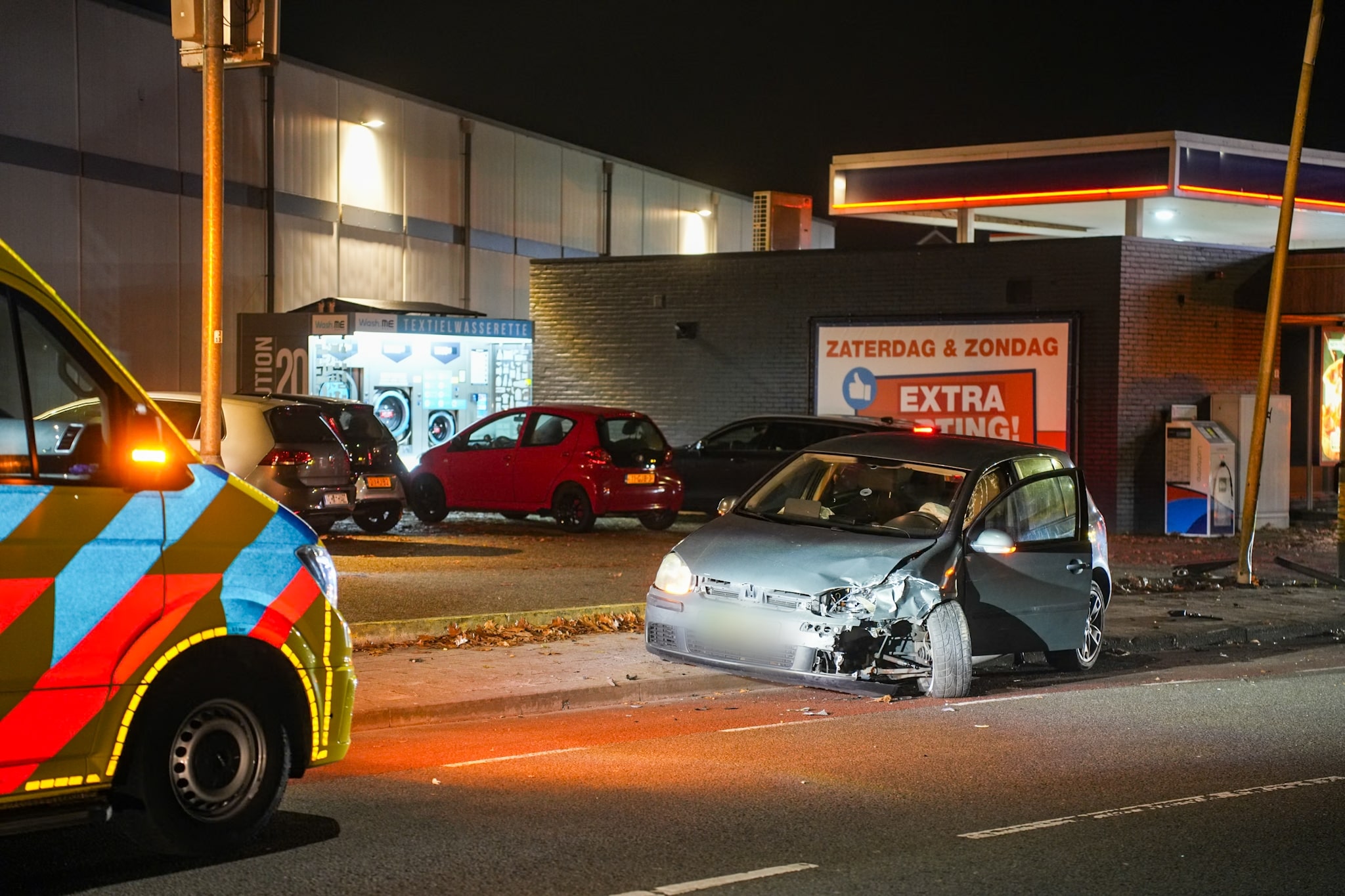 Flinke schade na botsing tussen twee voertuigen in Emmen