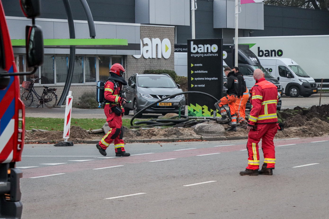 Gaslek bij werkzaamheden, brandweer sluit gebied af