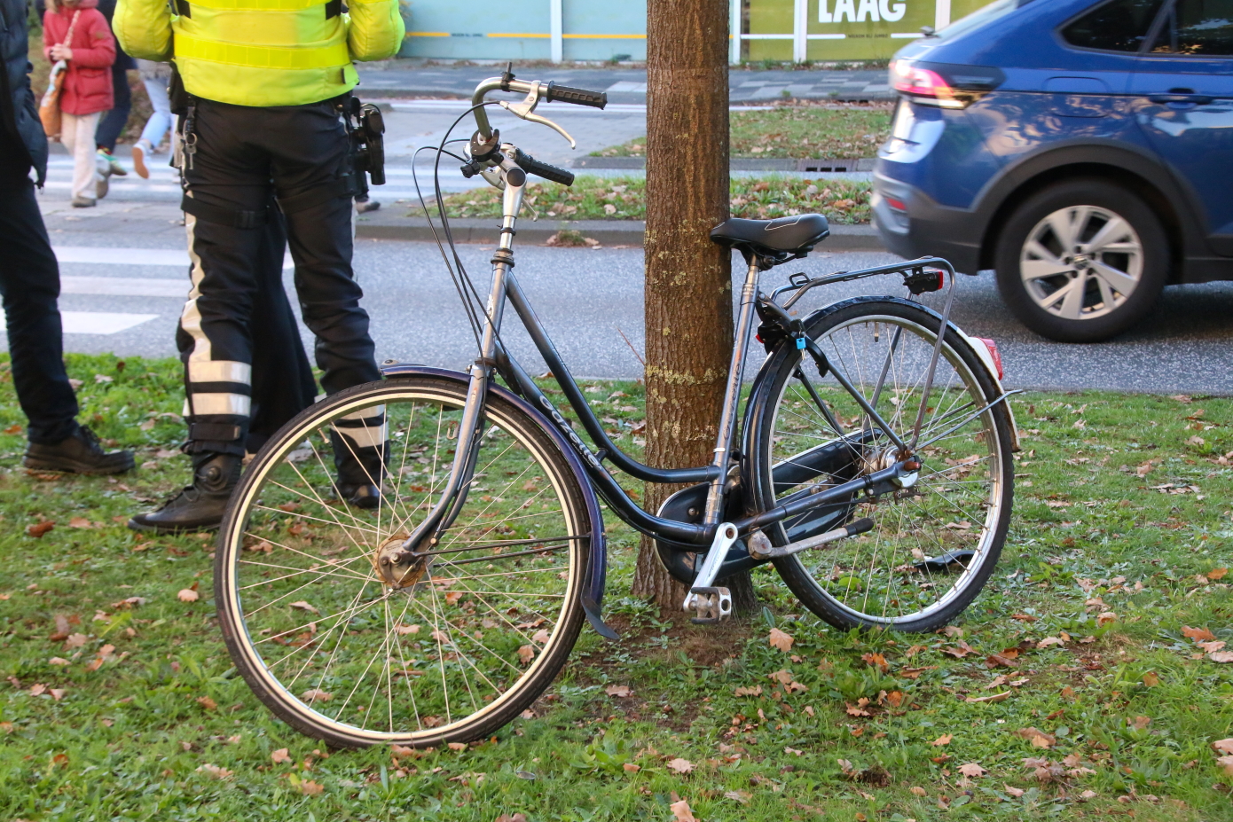 Fietser lichtgewond na botsing met auto