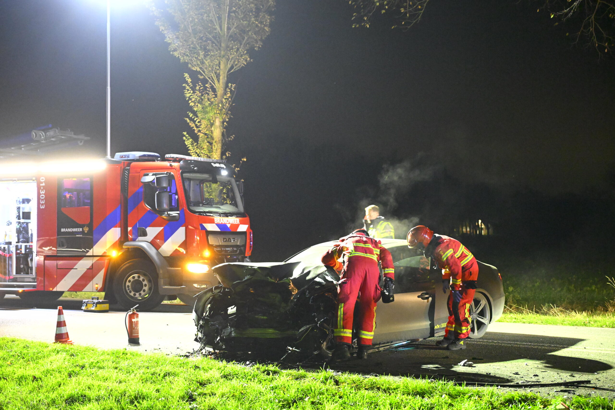 Twee personen ernstig gewond na frontale aanrijding