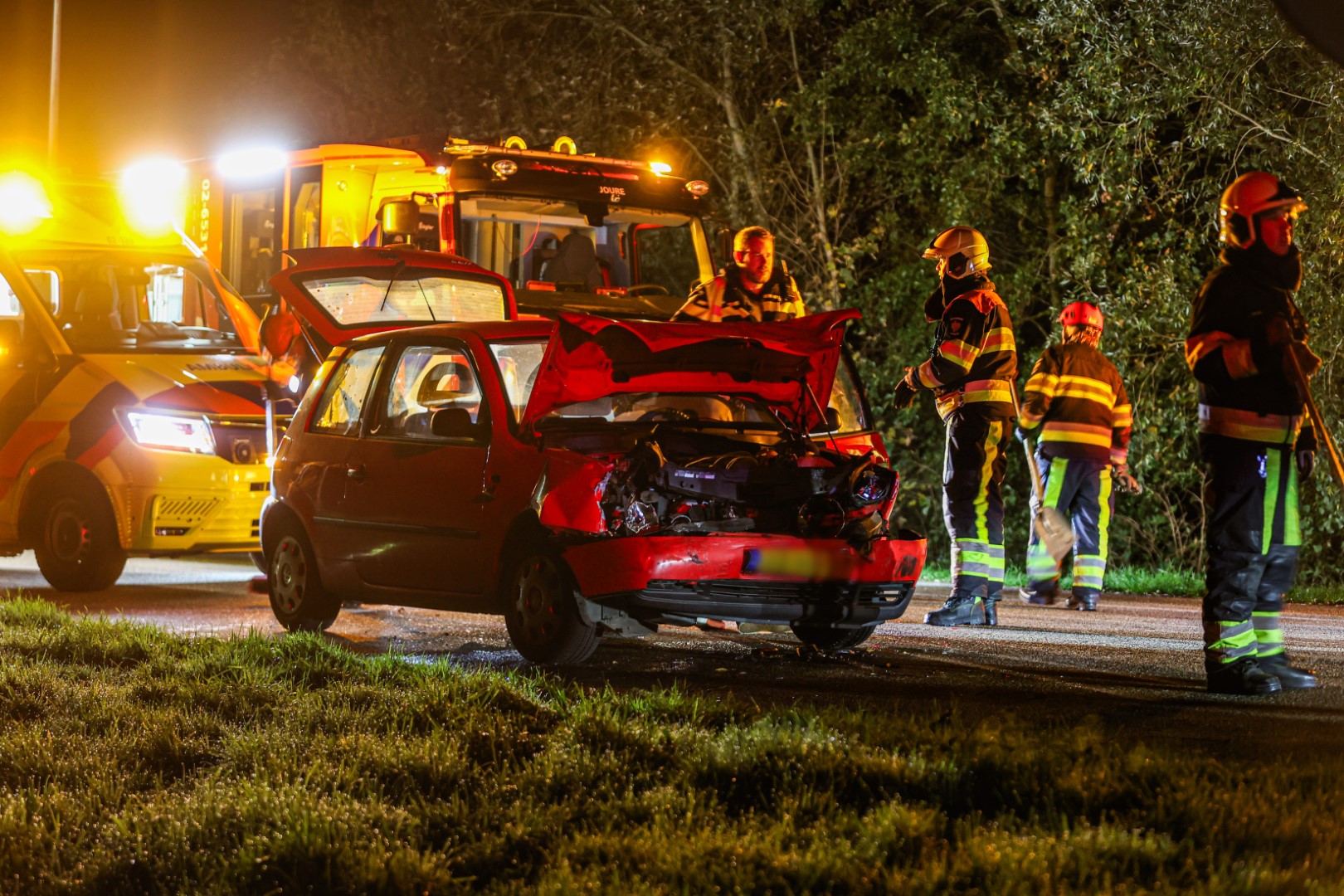 Twee gewonden bij flinke kop-staart botsing