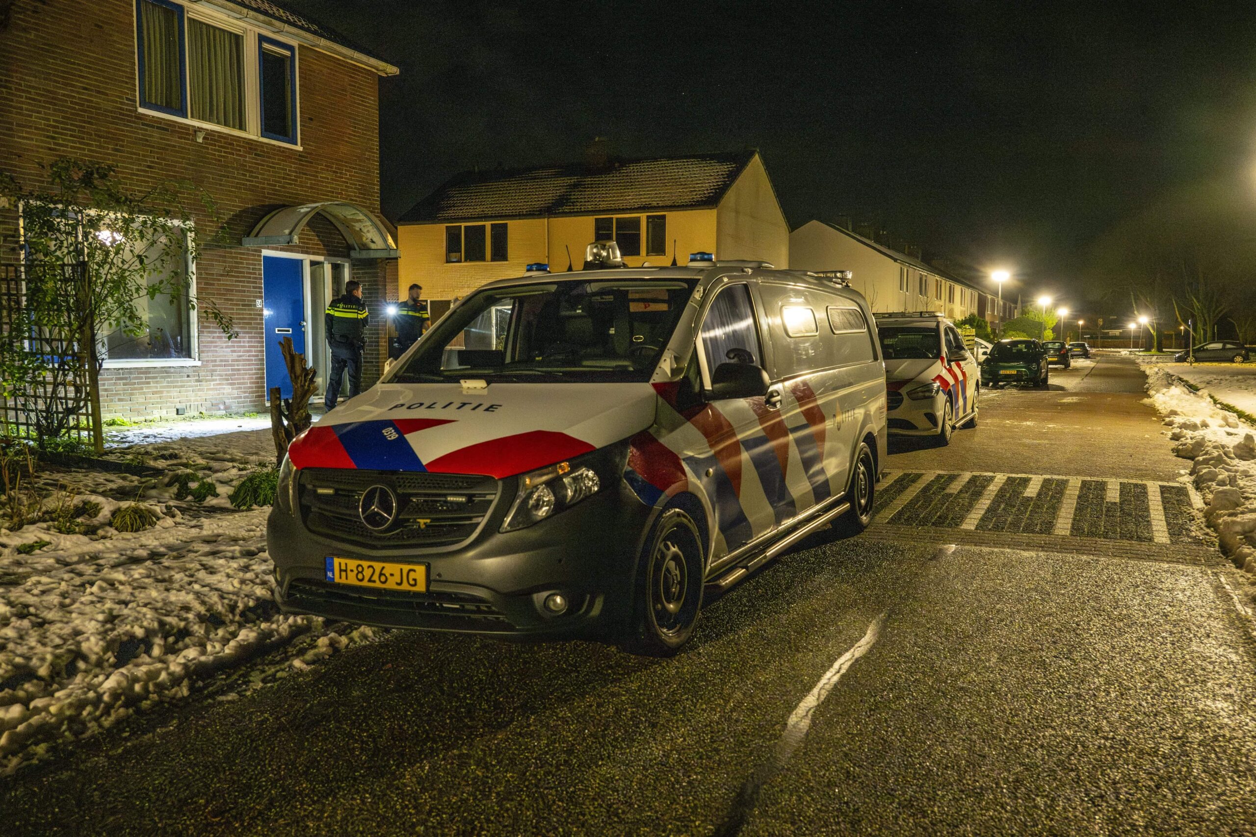 Man weet te ontsnappen als agent hem probeert aan te houden