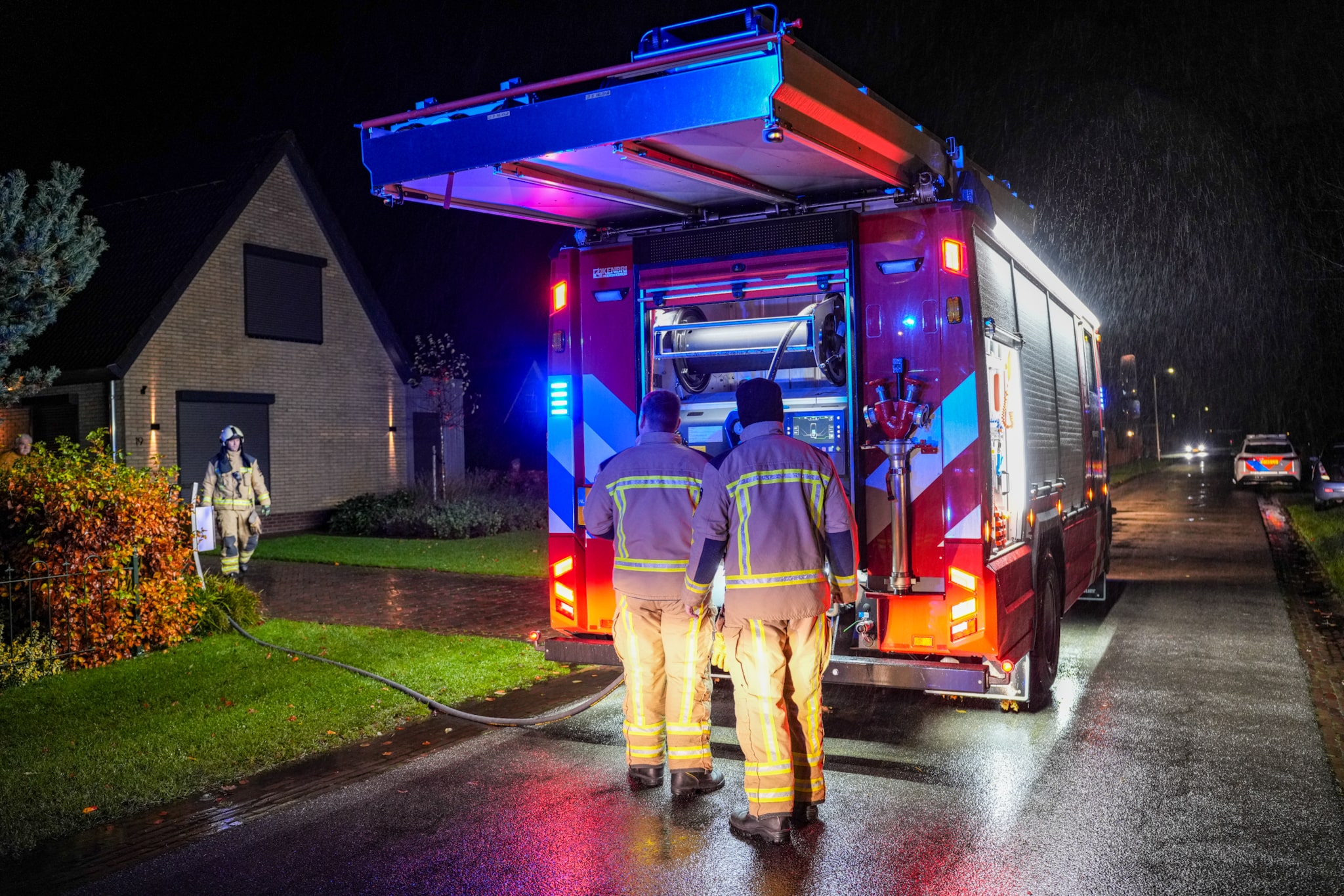 Brandweer in actie tijdens stromende regen