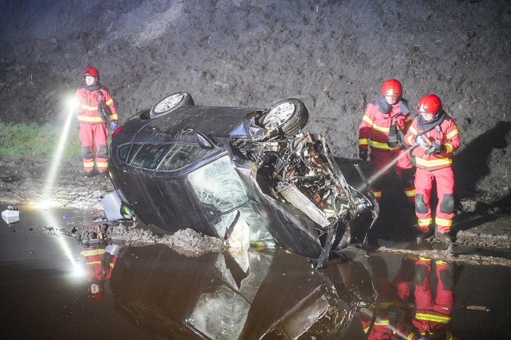 Inzittenden van auto spoorloos na zware crash