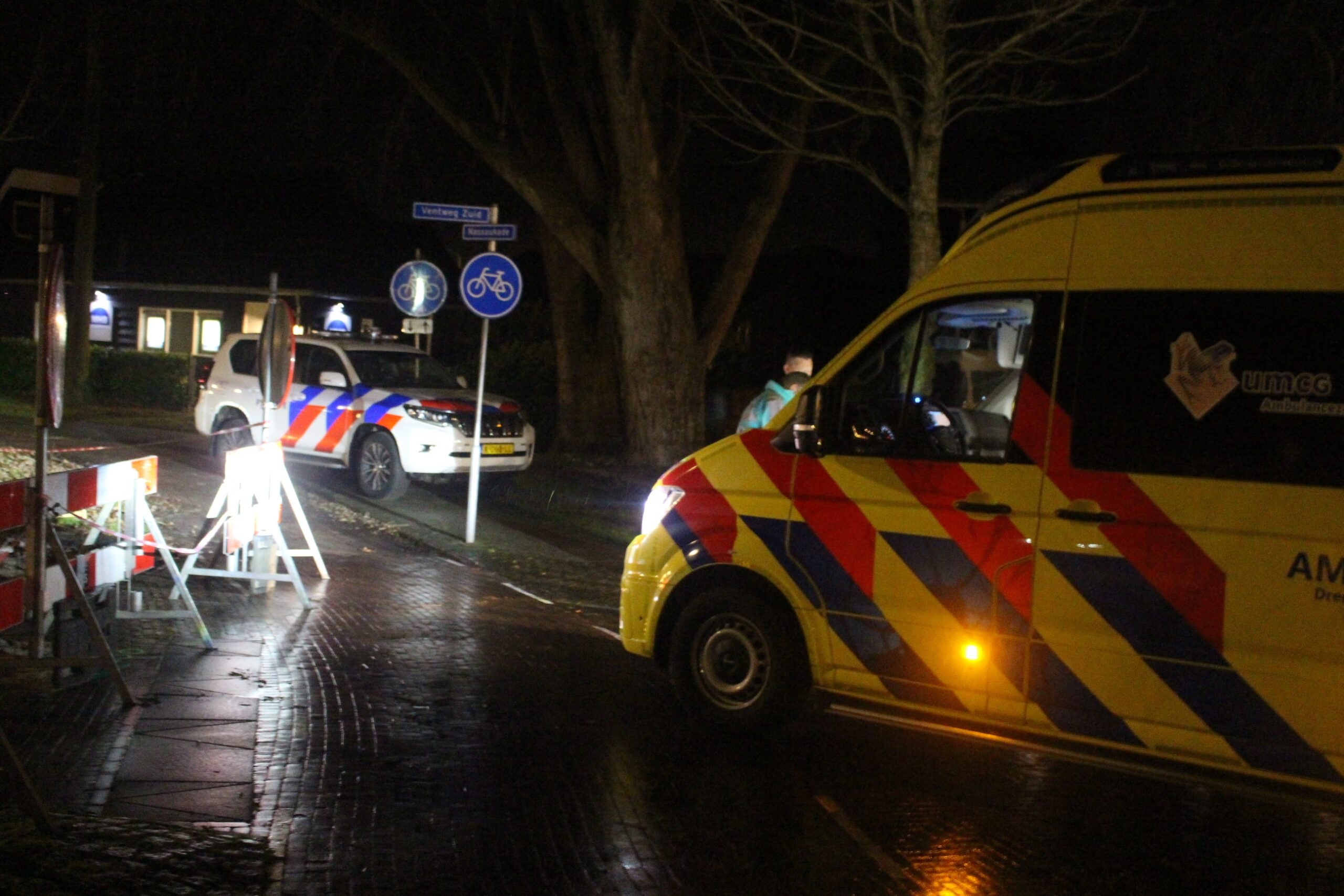 Fietster rijdt water in en wordt snel gered