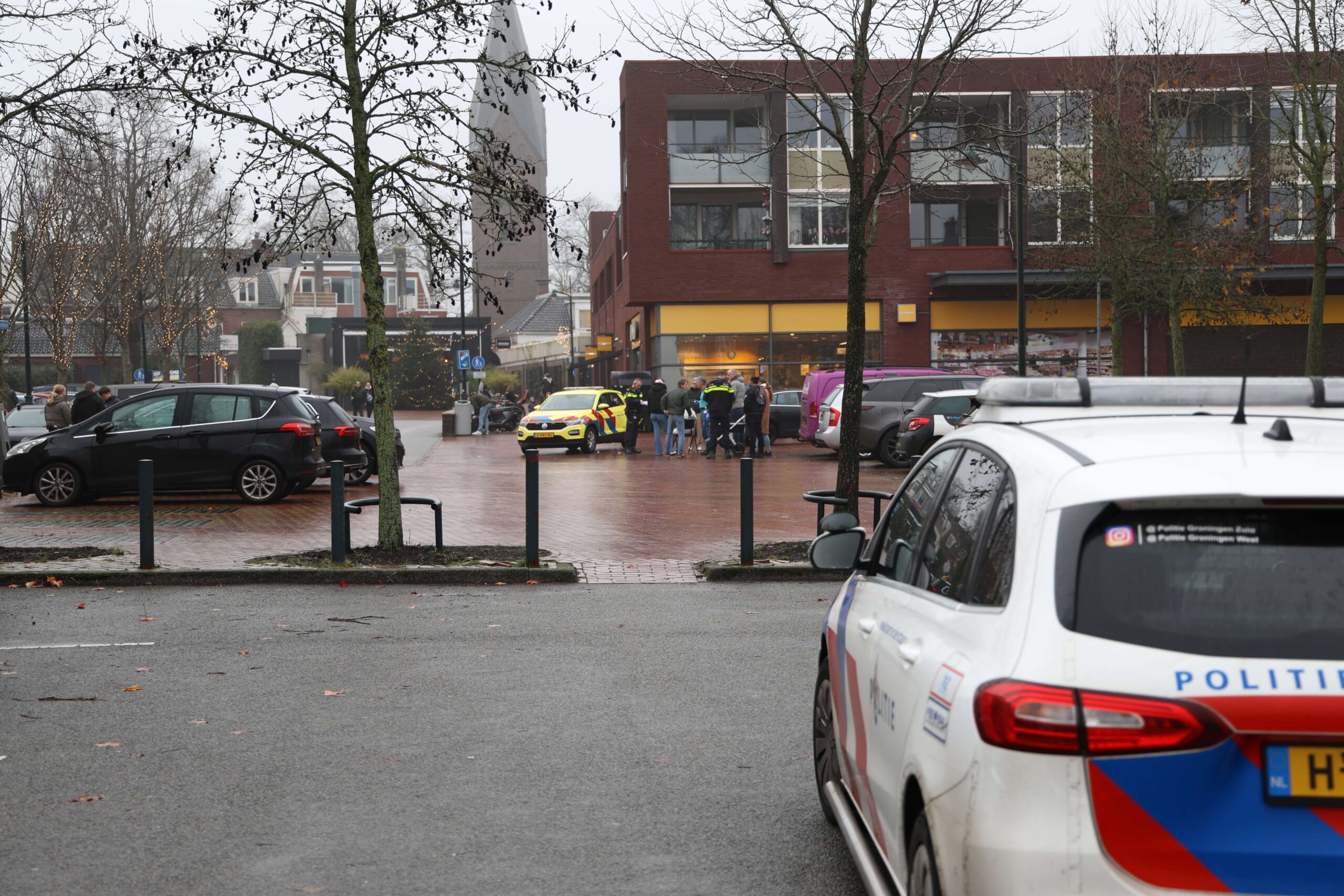 Fietser geschept door automobilist op parkeerplaats