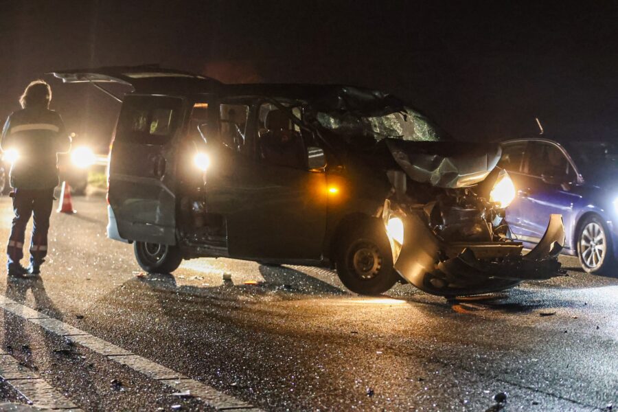 Zes gewonden, waarvan vier kinderen, bij ernstig ongeval op snelweg