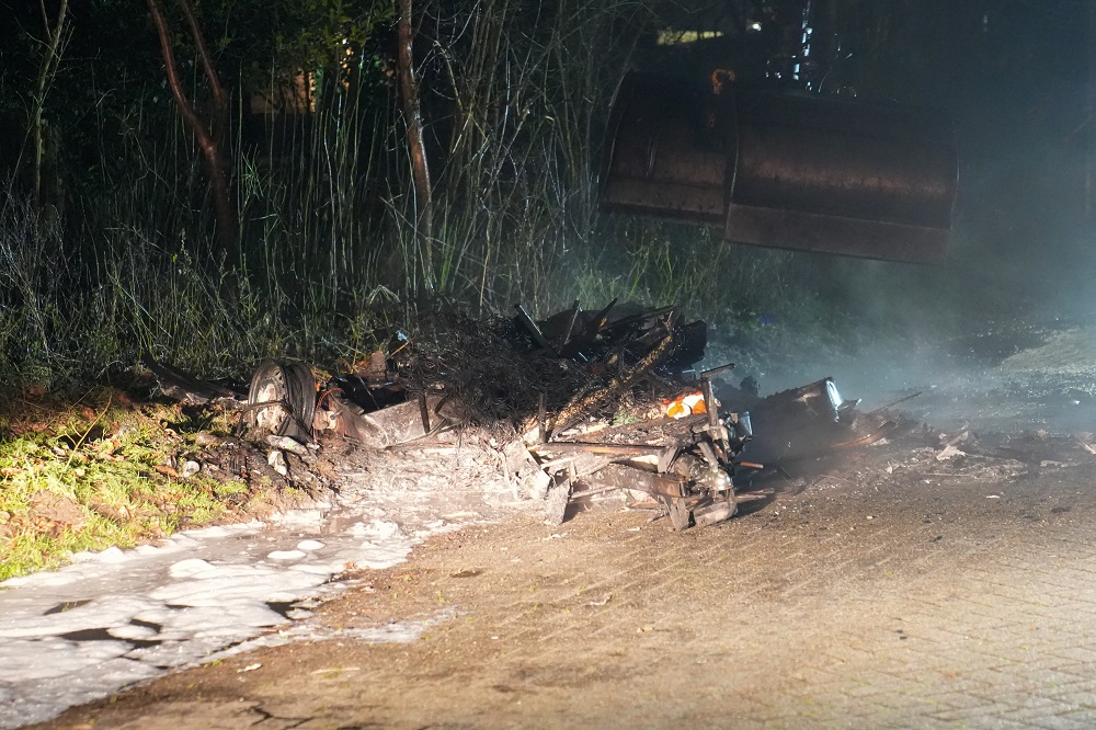 Caravan volledig uitgebrand op parkeerplaats