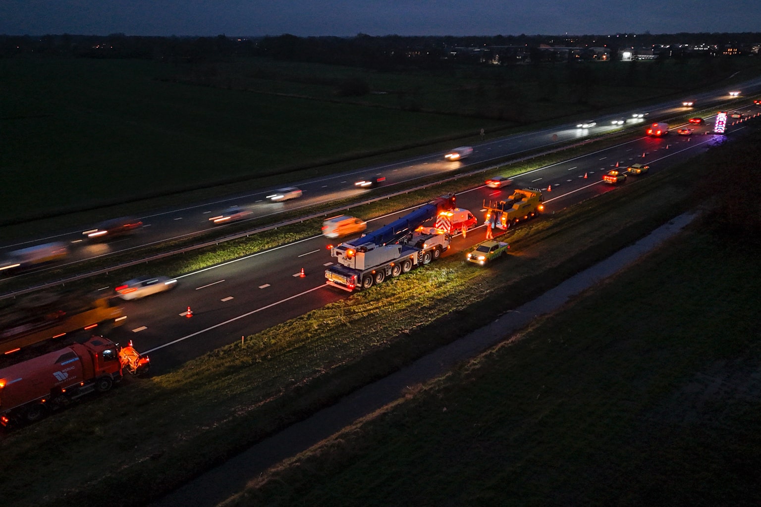 Kraan met pech zorgt voor vertraging op de snelweg