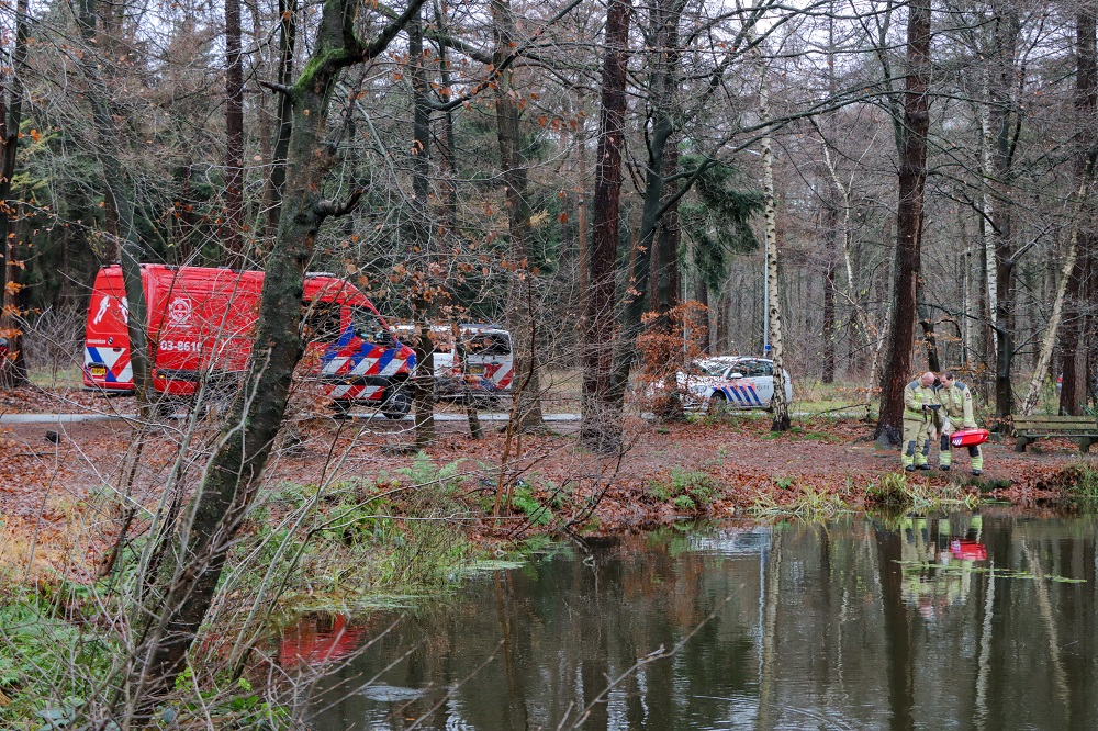 Zoektocht in vijver na aantreffen schoenen