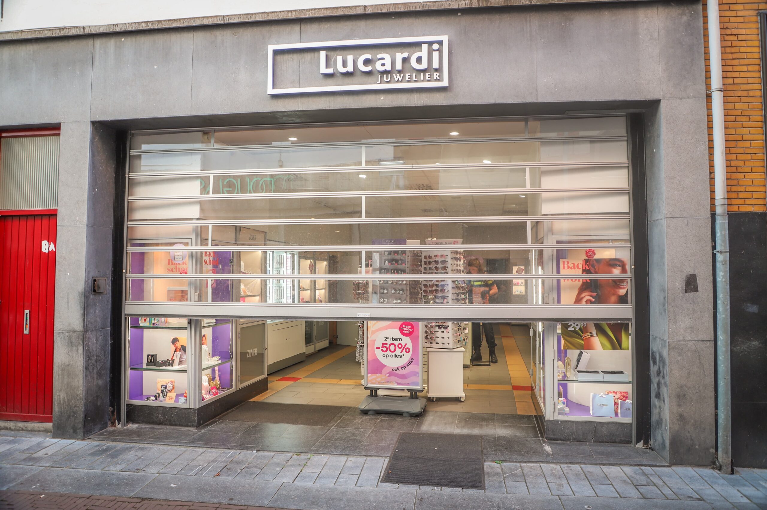 Jongens (16, 17 & 18) jaar aangehouden na gewapende overval op juwelier