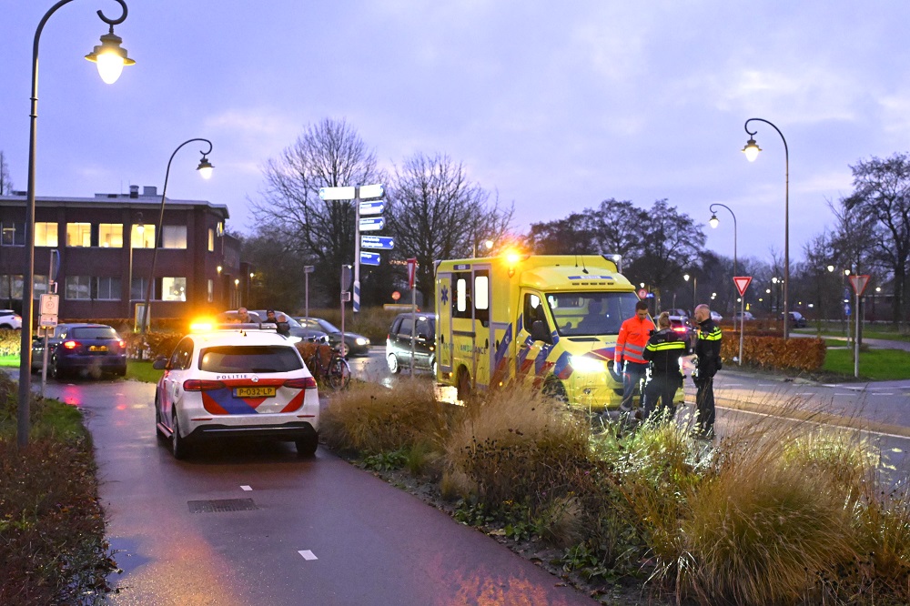 Fietser gewond na aanrijding op rotonde