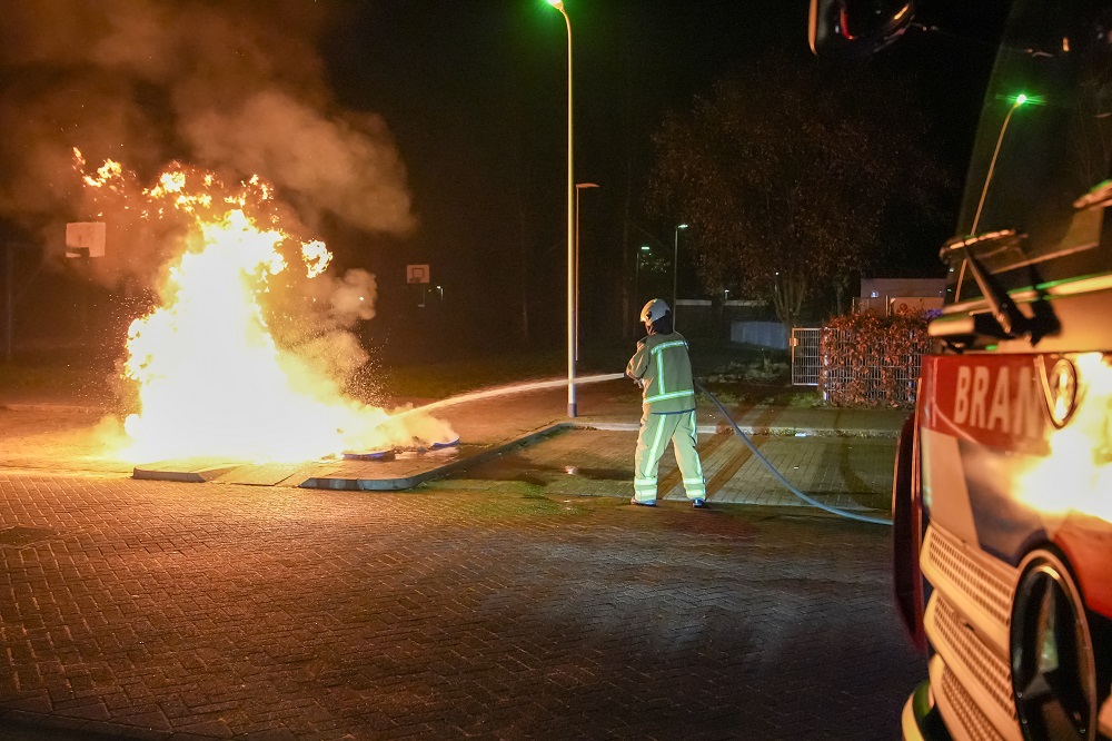 Opnieuw brandstichting bij scholengemeenschap, vijf containers uitgebrand