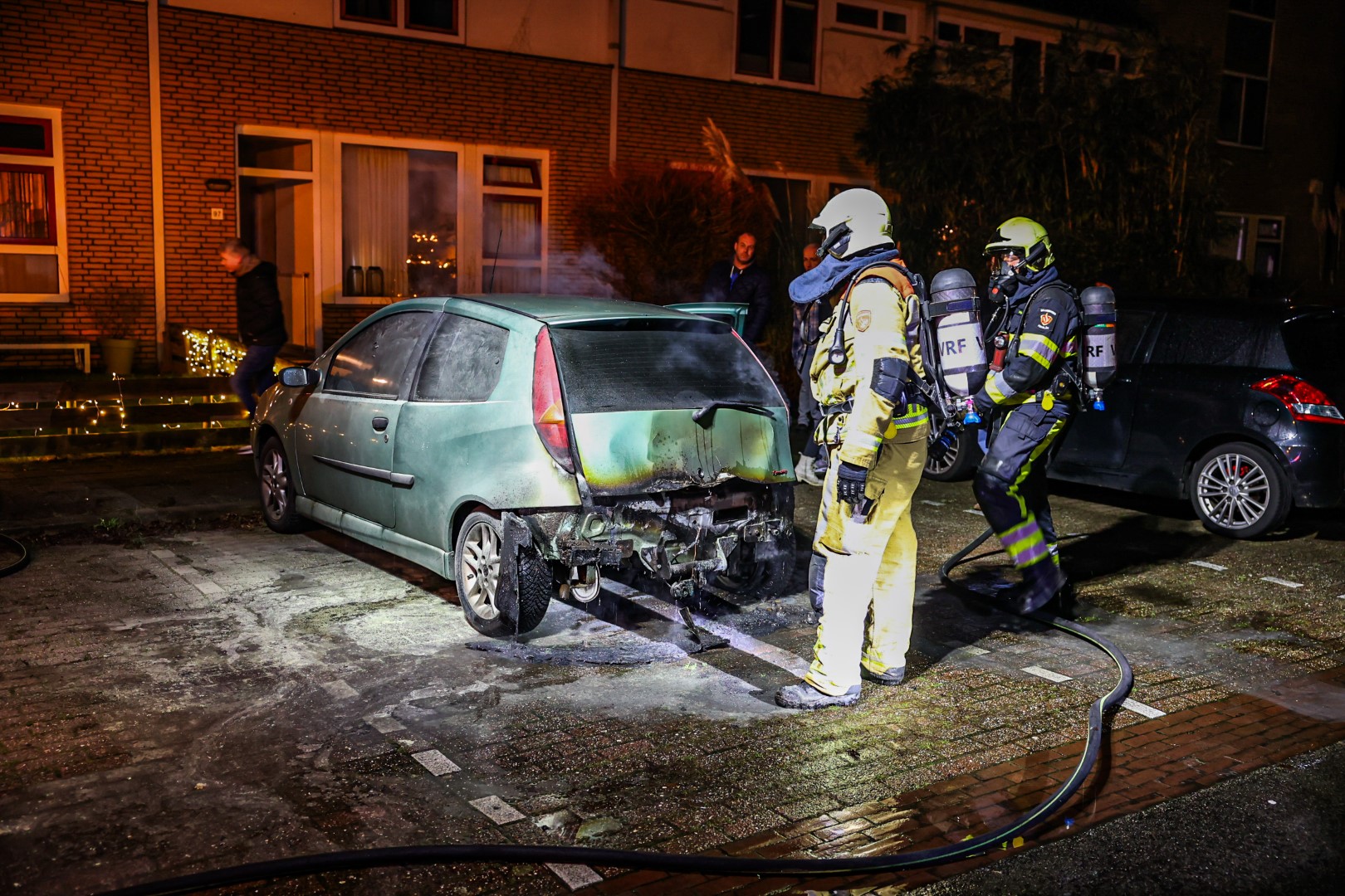 Auto fors beschadigd bij brand door vuurwerk