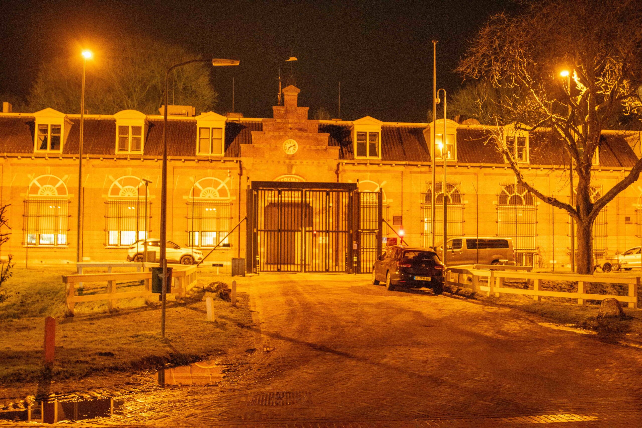 Brandweer rukt groot uit voor brand in gevangenis