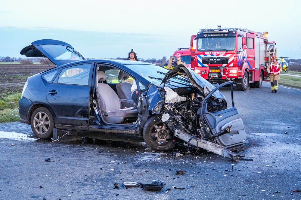 Traumahelikopter geland na ernstig ongeval tussen auto en pickup