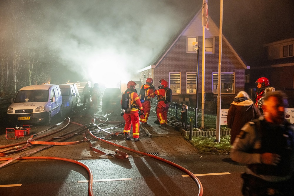 Woningbrand bij dierenopvanglocatie, honden en katten in veiligheid gebracht