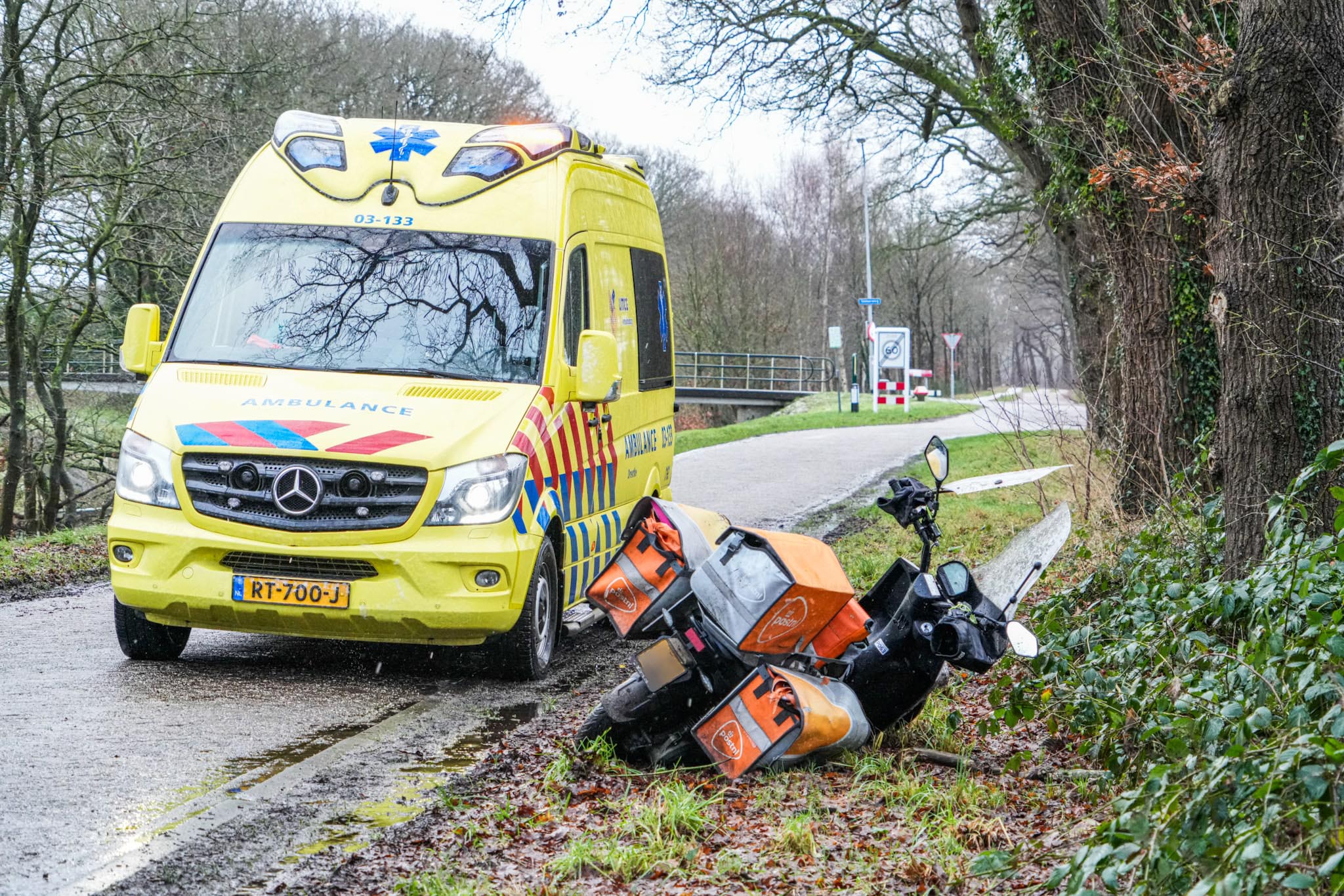 Brievenbus post later vanwege ongeval met bezorger